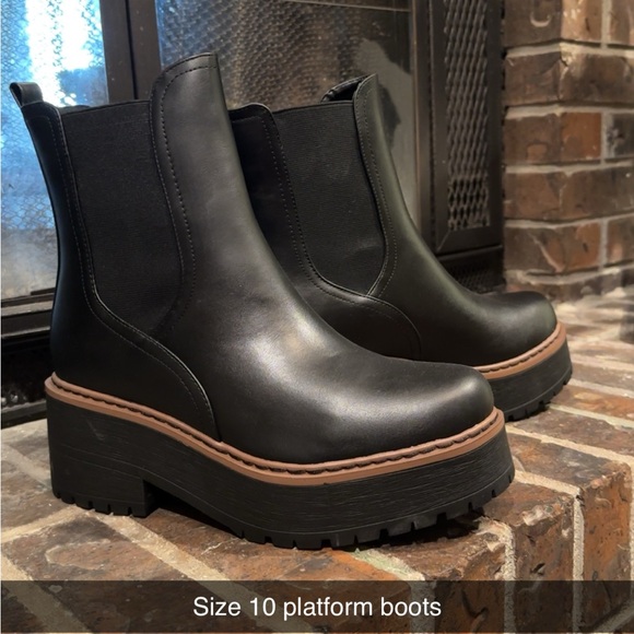 Black platform boots - Picture 1 of 2